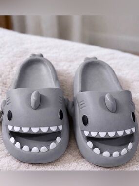 THE CLOUDIES™ - SHARK SLIDES